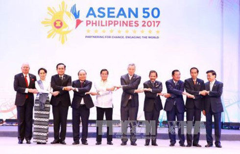 Thủ tướng dự khai mạc Hội nghị cấp cao ASEAN lần thứ 30 tại Philippines - ảnh 1